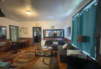 Centrally located house for large group has Balcony rooms