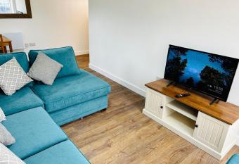 Round House Cottage allows 18 year olds to book a room