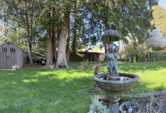 Aileen Full House allows 18 year olds to book a room