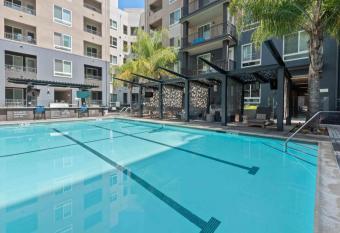 Gorgeous 2Bdr Home Must See has Balcony rooms