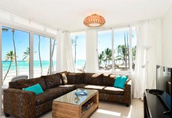 Luxury POP Apartments has rooms with a private hot tub