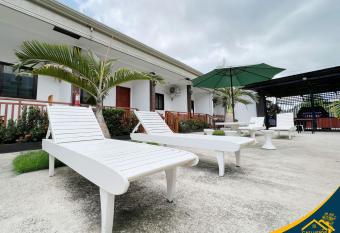 Casi Verde Guest House has Smoking/Balcony rooms