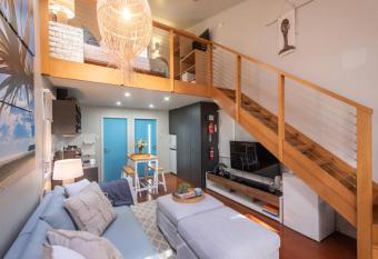 Beach Shack 7 + 1 min to beach + sleeps 4 allows 18 year olds to book a room