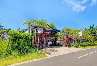 SPOT ON 92399 Hotel Sekar Jagat allows 18 year olds to book a room