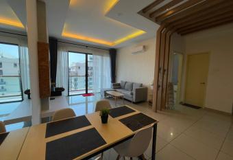 Atlantis Residence by D sney Guest House (3706) has rooms with a private hot tub