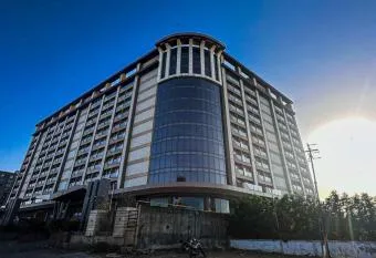 OYO Flagship 81044 Hotel Happy Rooms allows 18 year olds to book a room