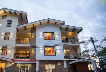 Heaven Hotel & Spa has rooms with a private hot tub