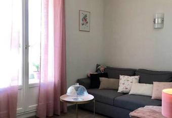 Les Cyclades 5, 500m plage, clim, wifi has Balcony rooms