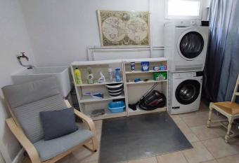 Charmante suite au calme avec jacuzzi has rooms with a private hot tub