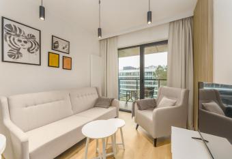 Apartament Shellter IN DUNES allows 18 year olds to book a room