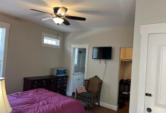 Relaxing House at Downtown Chattanooga has Balcony rooms