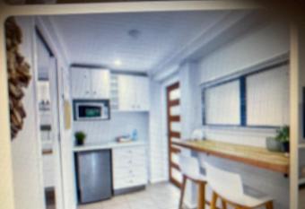 Cosy coastal studio 900 m allows 18 year olds to book a room