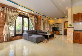 Minh Quy  n House has Balcony rooms