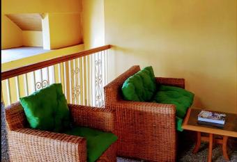 Room in Guest room - Renajoe Exclusive Guesthouse Tema Community 9 allows 18 year olds to book a room