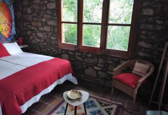 Hostal La vall allows 18 year olds to book a room