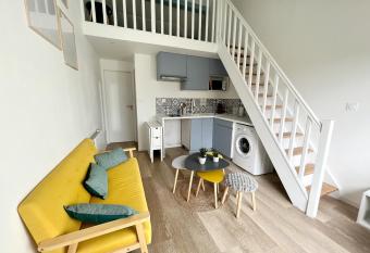 Le Petit Canada - Proche ville has Balcony rooms