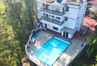 SILVERY MOON GRAND VILLA has Balcony rooms