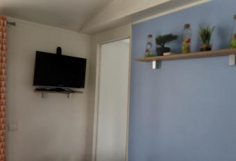 Mobil home camargue 71 allows 18 year olds to book a room