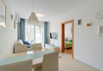 Modern Apartment Selce allows 18 year olds to book a room