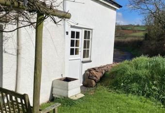 Rural Devon retreat in stunning Exe Valley. allows 18 year olds to book a room
