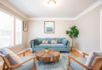 Modern Farmhouse Stay in Decatur has Balcony rooms