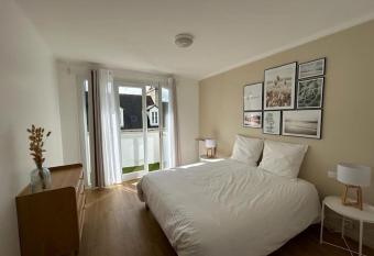 Les Baigneuses Saint Brieuc centre avec parking has Balcony rooms