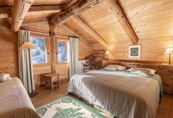 Chambres d h  tes - La Ferme du Var has Balcony rooms