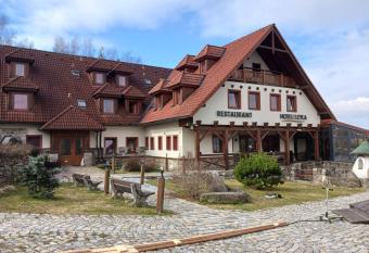 Aparthotel Leyla Frymburk has rooms with a private hot tub