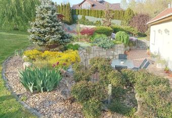 Ubytov  n   Iris allows 18 year olds to book a room