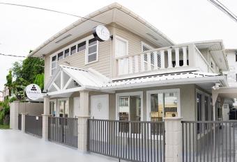 Lace Bed & Breakfast has Balcony rooms