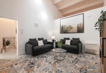 Zuara9Room Rimini allows 18 year olds to book a room