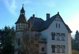La Tour du Bois fleuri has Balcony rooms