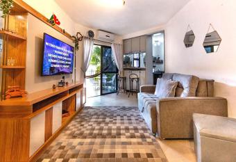 Line Rio - Copacabana 1Qto Com Piscina Aquecida, Sauna, Academia, Workstation e a 6min das Praias de Copacabana e Leme has rooms with a private hot tub