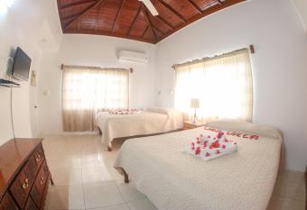 Van Villa Guesthouse has Balcony rooms