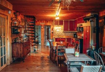 Maison rustique enti  re & tout   quip  e has Balcony rooms