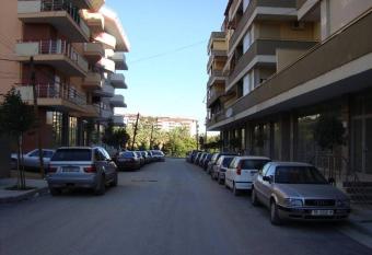 Lake View Apartment&Residences Tirane has rooms with a private hot tub