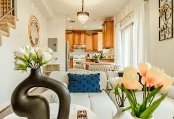 Sweet Modern House 7mins to Disney has Balcony rooms