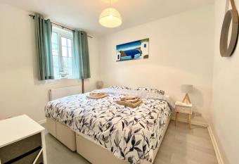 Apartment in central Exmouth allows 18 year olds to book a room