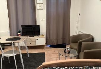 Chez doudou allows 18 year olds to book a room