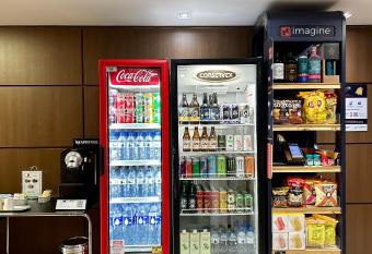 TTW - The Town Studios By Anora Spaces has rooms with a private hot tub