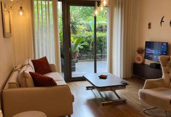 Luxueux appartement 4 personnes - Parking gratuit - 20 min de Paris has Balcony rooms