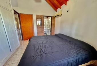 Alkimia Chalet de 3 habitaciones has rooms with a private hot tub