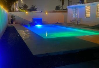 Whole Apartment/Private Pool/Netflix/Wifi has Balcony rooms