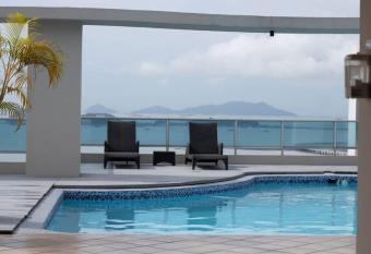 Moderno apartamento av Balboa - GB2402 has rooms with a private hot tub