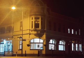 Leura Hotel allows 18 year olds to book a room