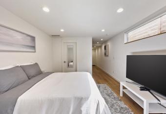 Modern apartment near light rail allows 18 year olds to book a room
