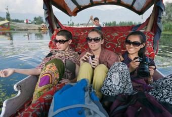 Houseboat Zaindari Palace allows 18 year olds to book a room