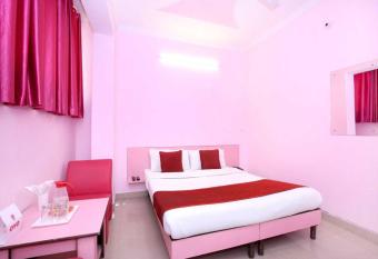 POP 80983 Hotel Mehar Sunflower allows 18 year olds to book a room