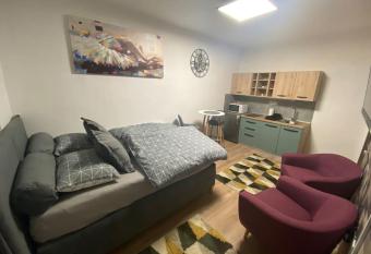 Studio Apartman 4YOU CITY MAX allows 18 year olds to book a room