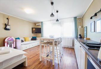 Music Studio in Central Oradea allows 18 year olds to book a room